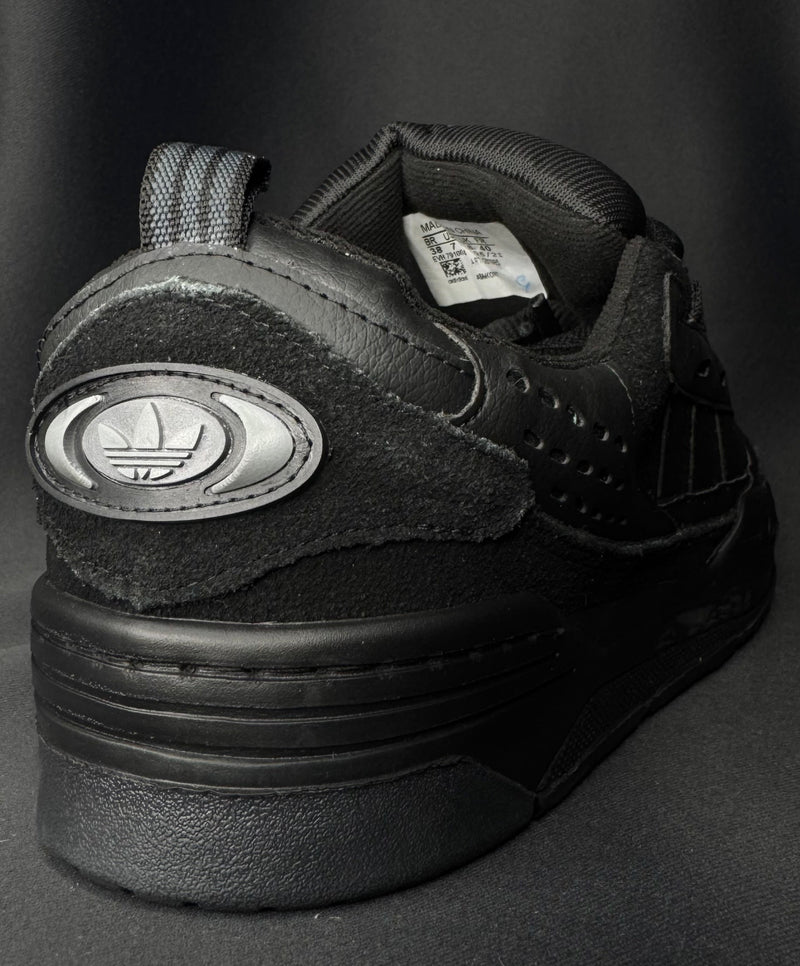 Adi2000 All Black