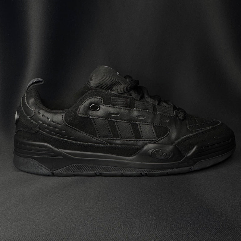 Adi2000 All Black