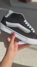 Knu Botinha Preto e Branco